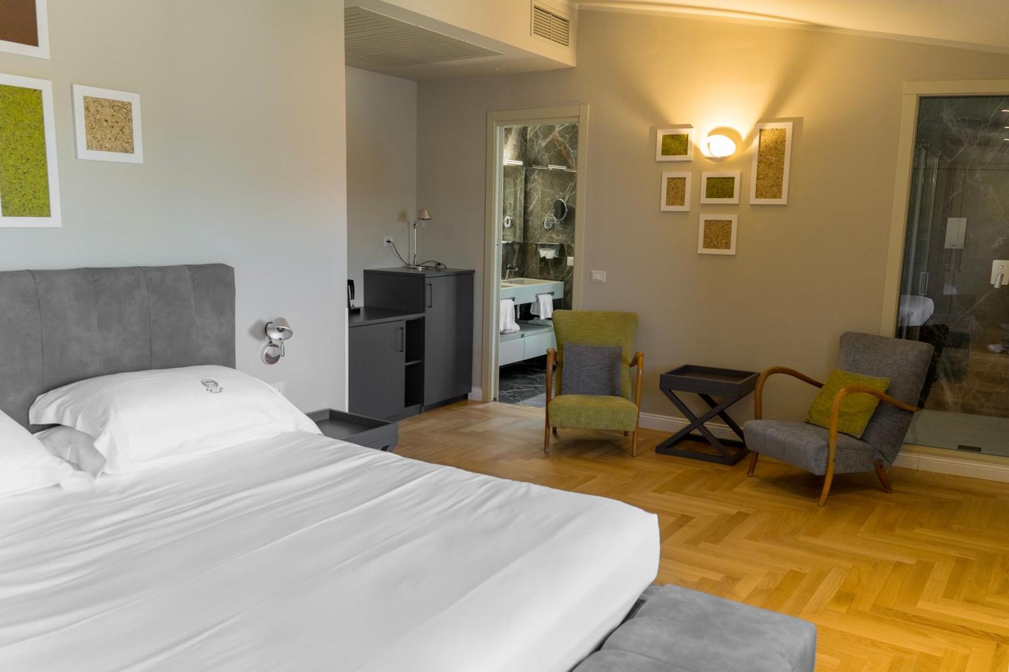 Hotel Villa Paradiso Арона Екстериор снимка