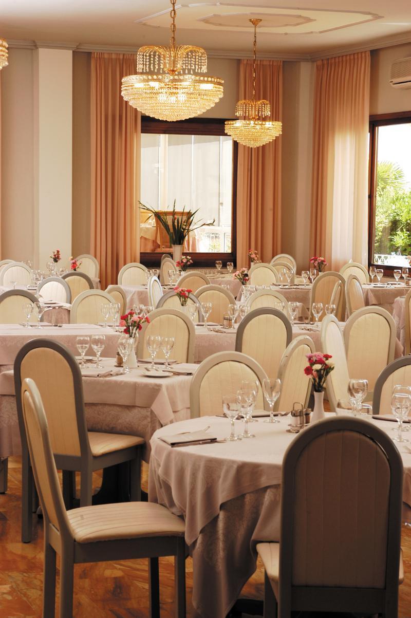 Hotel Villa Paradiso Арона Екстериор снимка