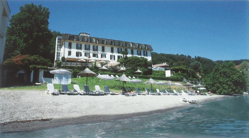 Hotel Villa Paradiso Арона Екстериор снимка