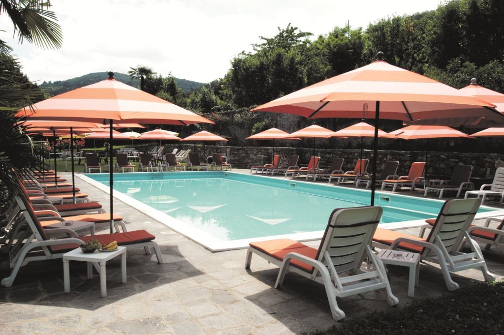 Hotel Villa Paradiso Арона Екстериор снимка